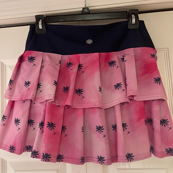 Super pretty pink and navy tennis skirt size Medium
Faye Florie - Picture 2 of 5